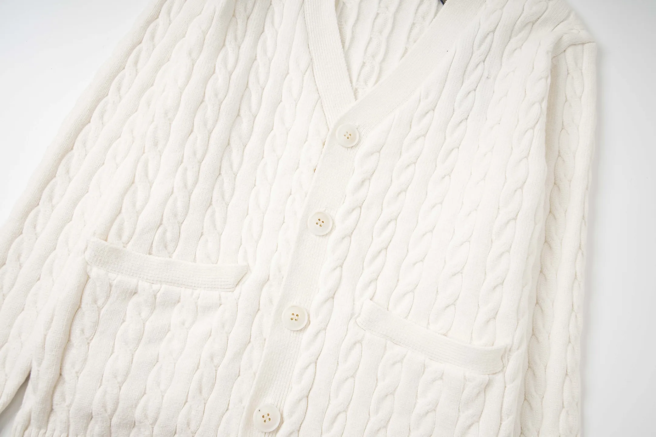 P210 model number: Y198 Ralph Lauren men's cardigan jacket men's hemp flower cardigan. The version is really good-looking. It can be worn alone or as a jacket to be worn inside or outside. The upper body shows personal fashion charm. Four colors are available. Same style for men and women. A must-see item for new summer products. Hang tag. Hanging beads. Washable packaging bag. Full set of accessories. Very good appearance. Super exquisite workmanship. Size: S-XL